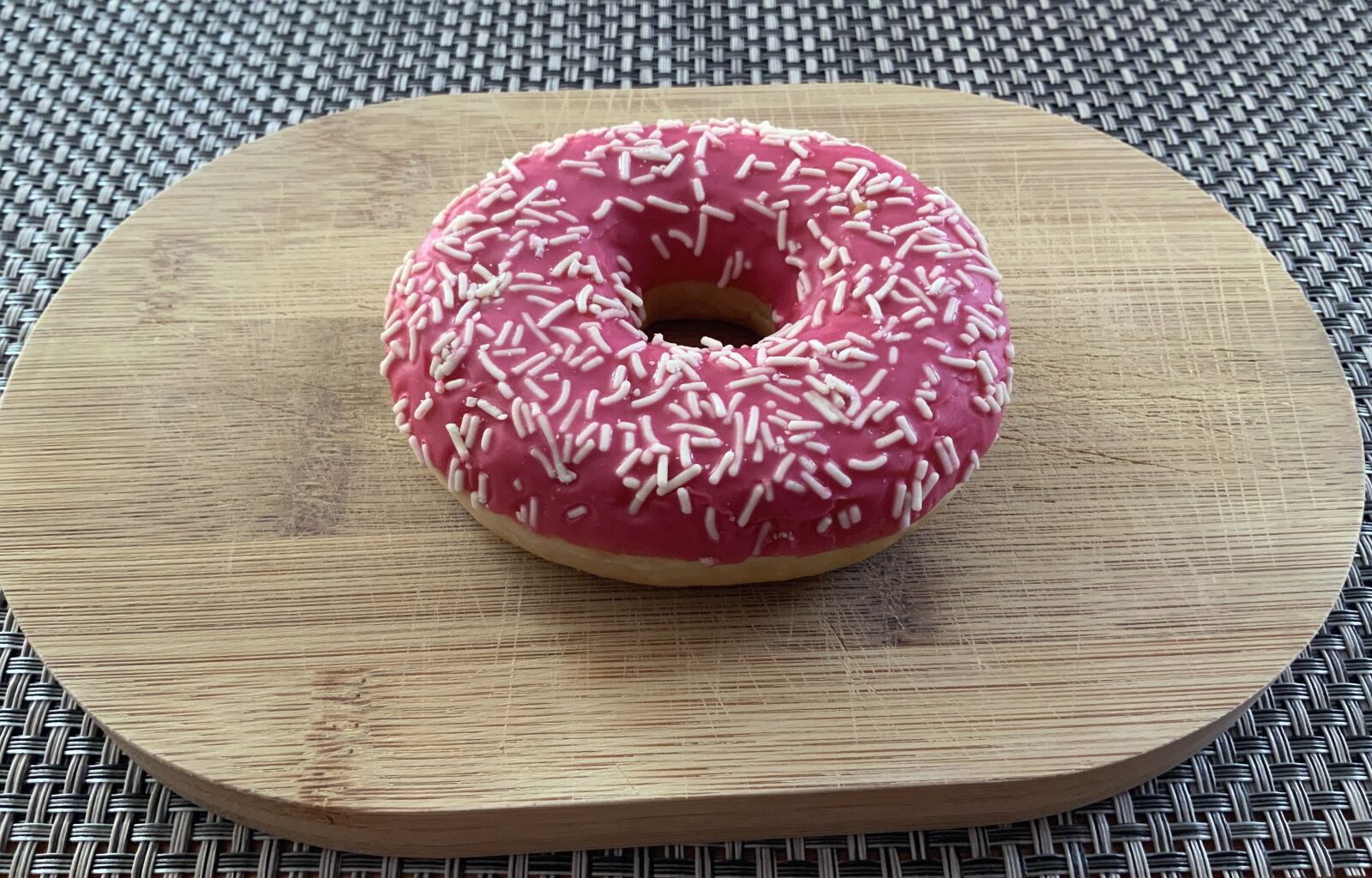 iPad Pro (11-inch) back camera 3mm f/1.8 sample photo. Donut, the cake, pink photography