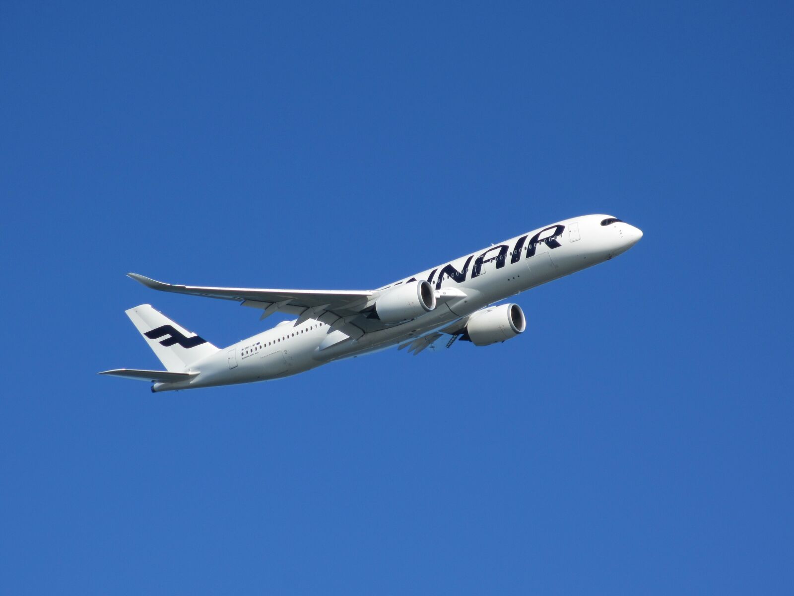 Canon PowerShot ELPH 310 HS (IXUS 230 HS / IXY 600F) sample photo. Airbus, the a350, finnair photography