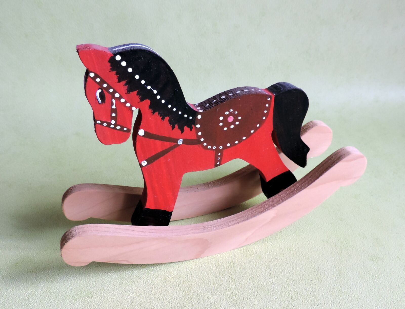 Nikon Coolpix P520 sample photo. Konik, toy, model photography