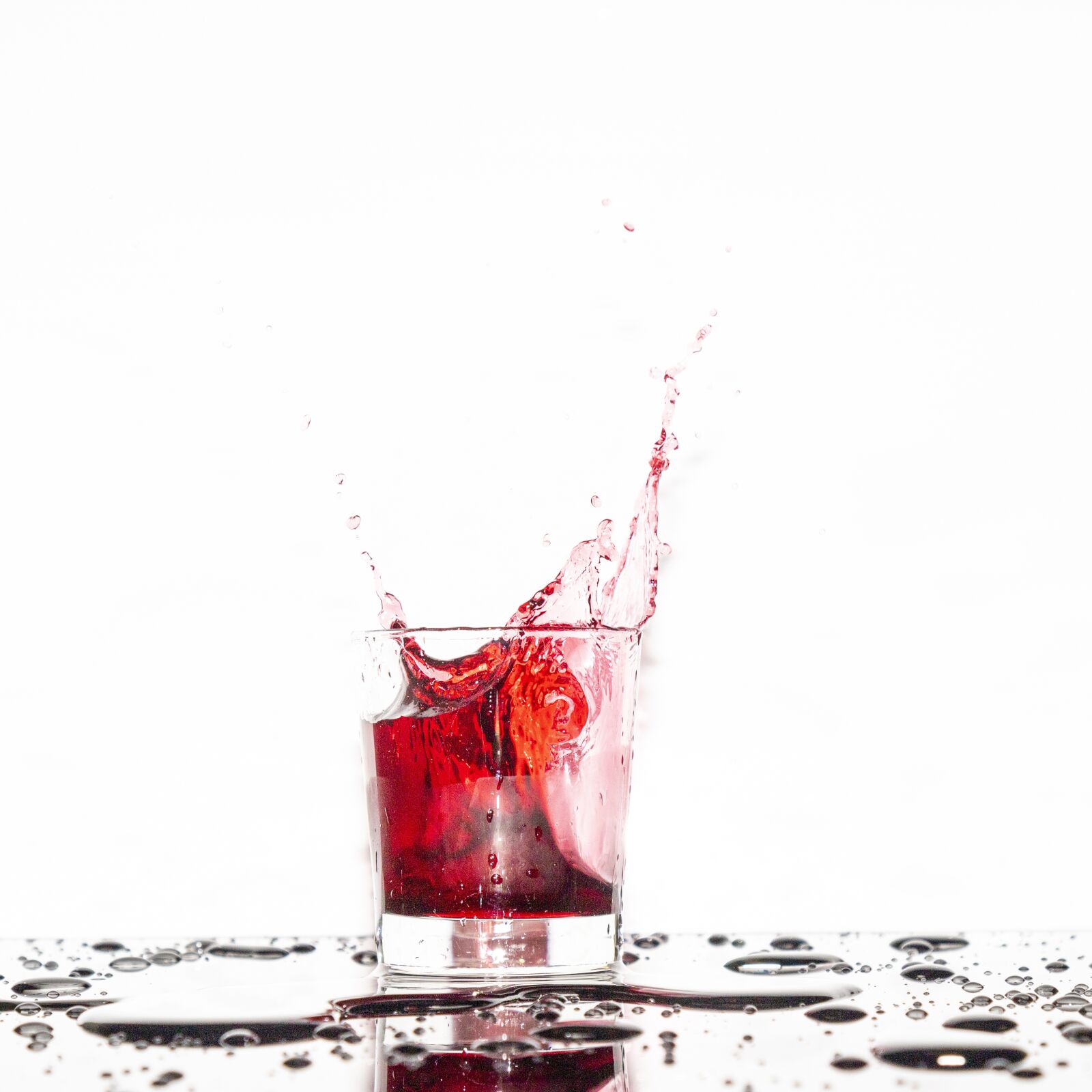 Canon EOS 5DS R + Canon EF 24-105mm F4L IS USM sample photo. Splash, water, glass photography