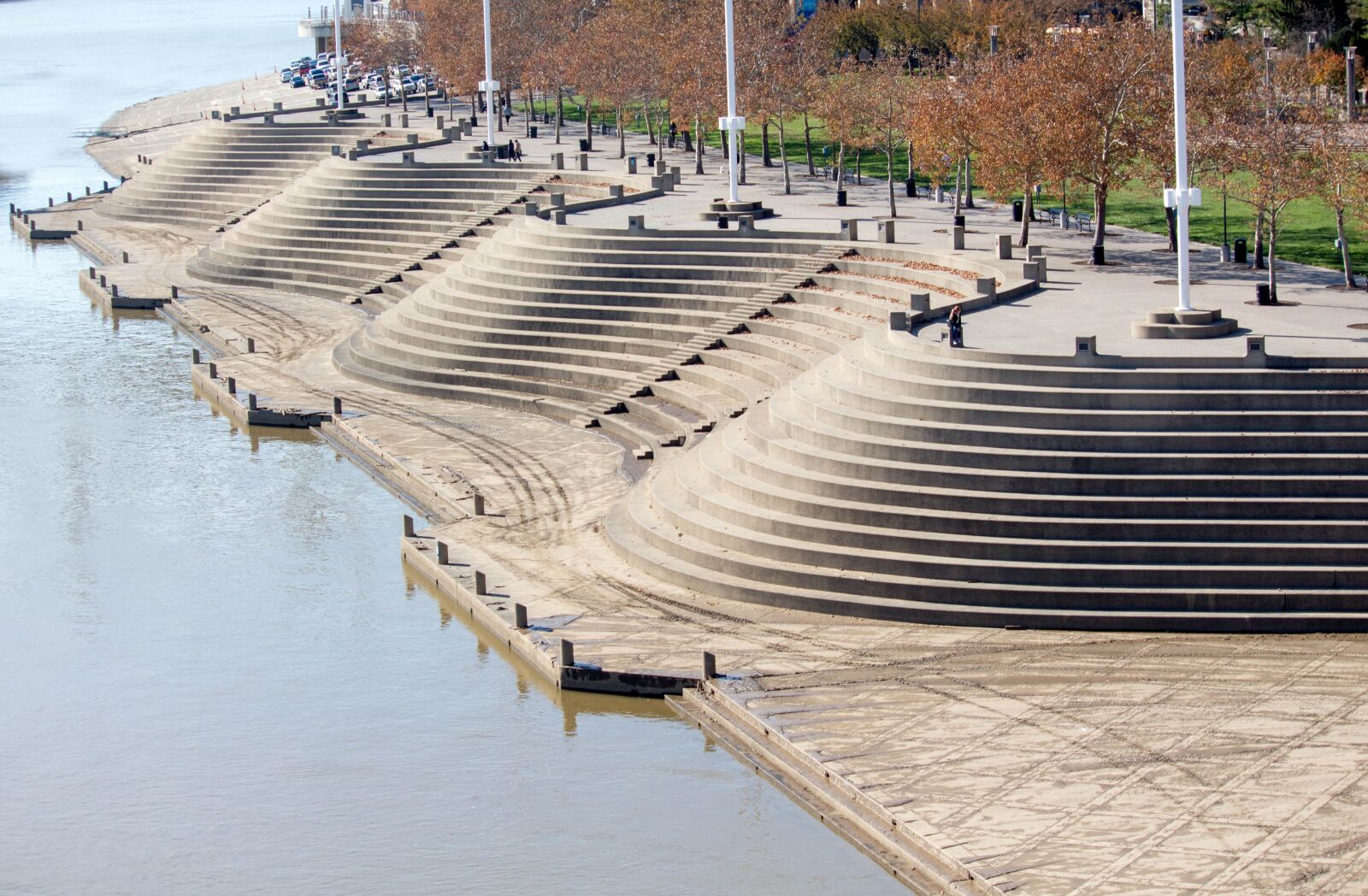 Canon EOS 700D (EOS Rebel T5i / EOS Kiss X7i) sample photo. Water, serpentine wall, travel photography