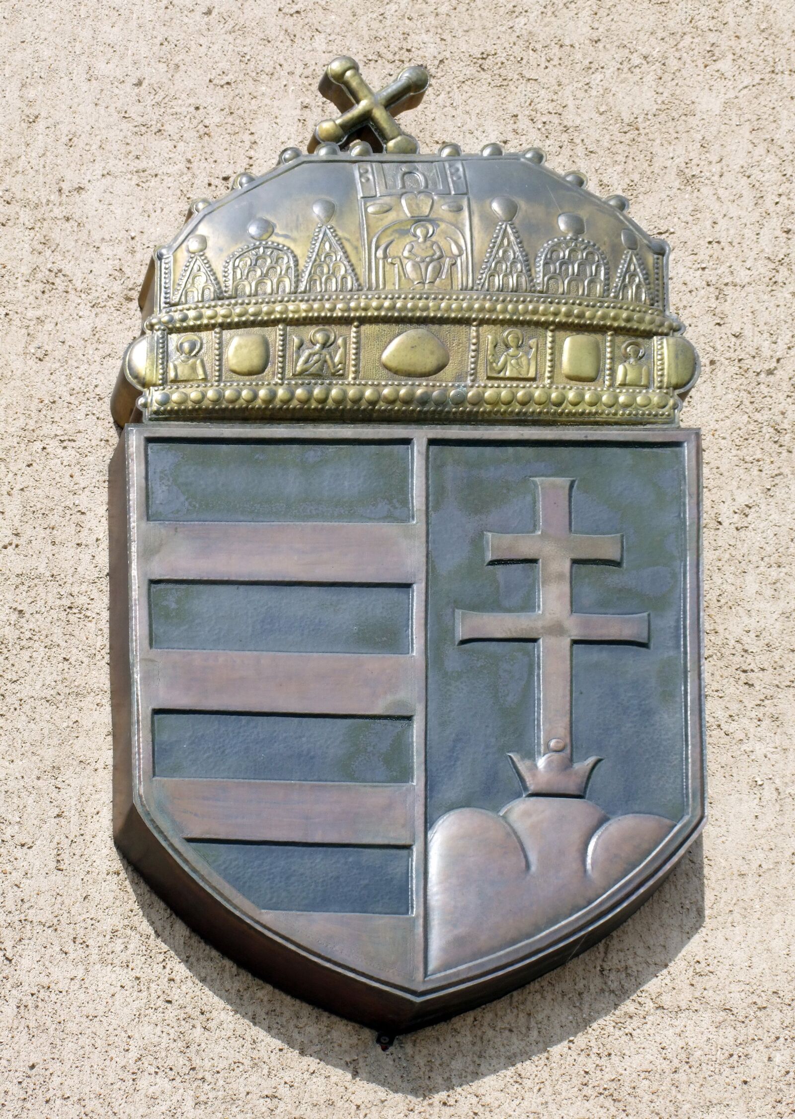 Fujifilm FinePix S100fs sample photo. Hungarian coat of arms photography