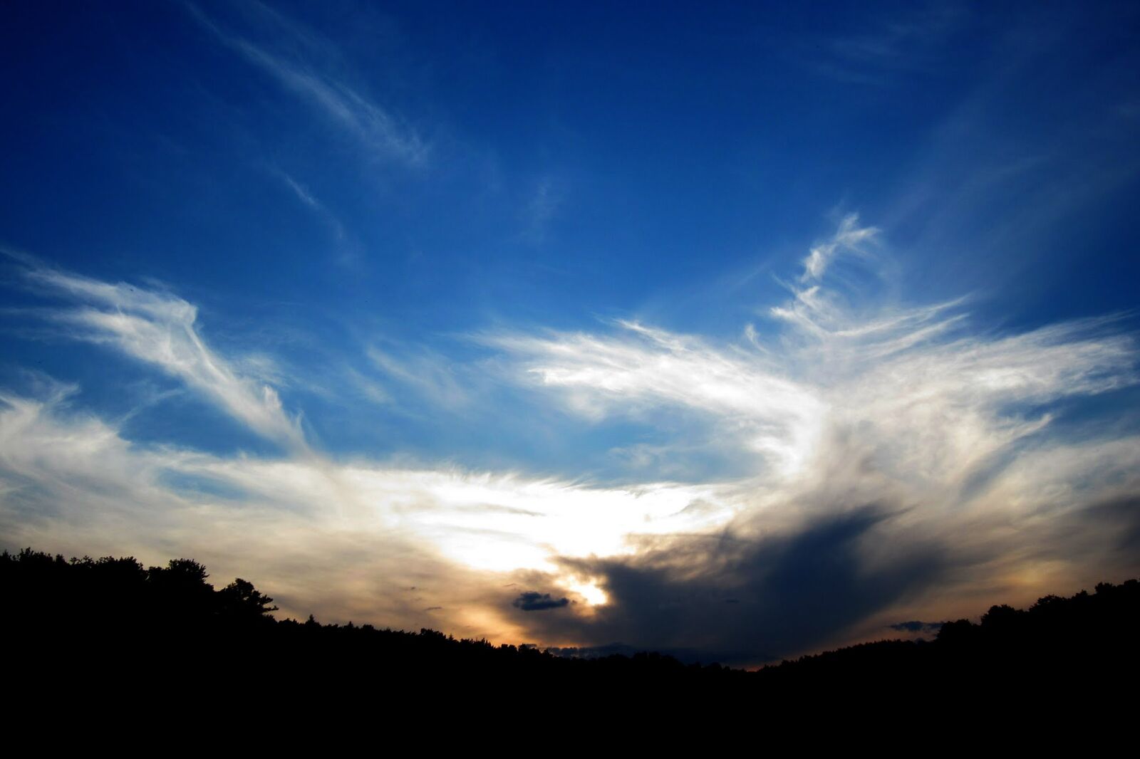 Canon PowerShot ELPH 300 HS (IXUS 220 HS / IXY 410F) sample photo. Sky, clouds, sunset photography