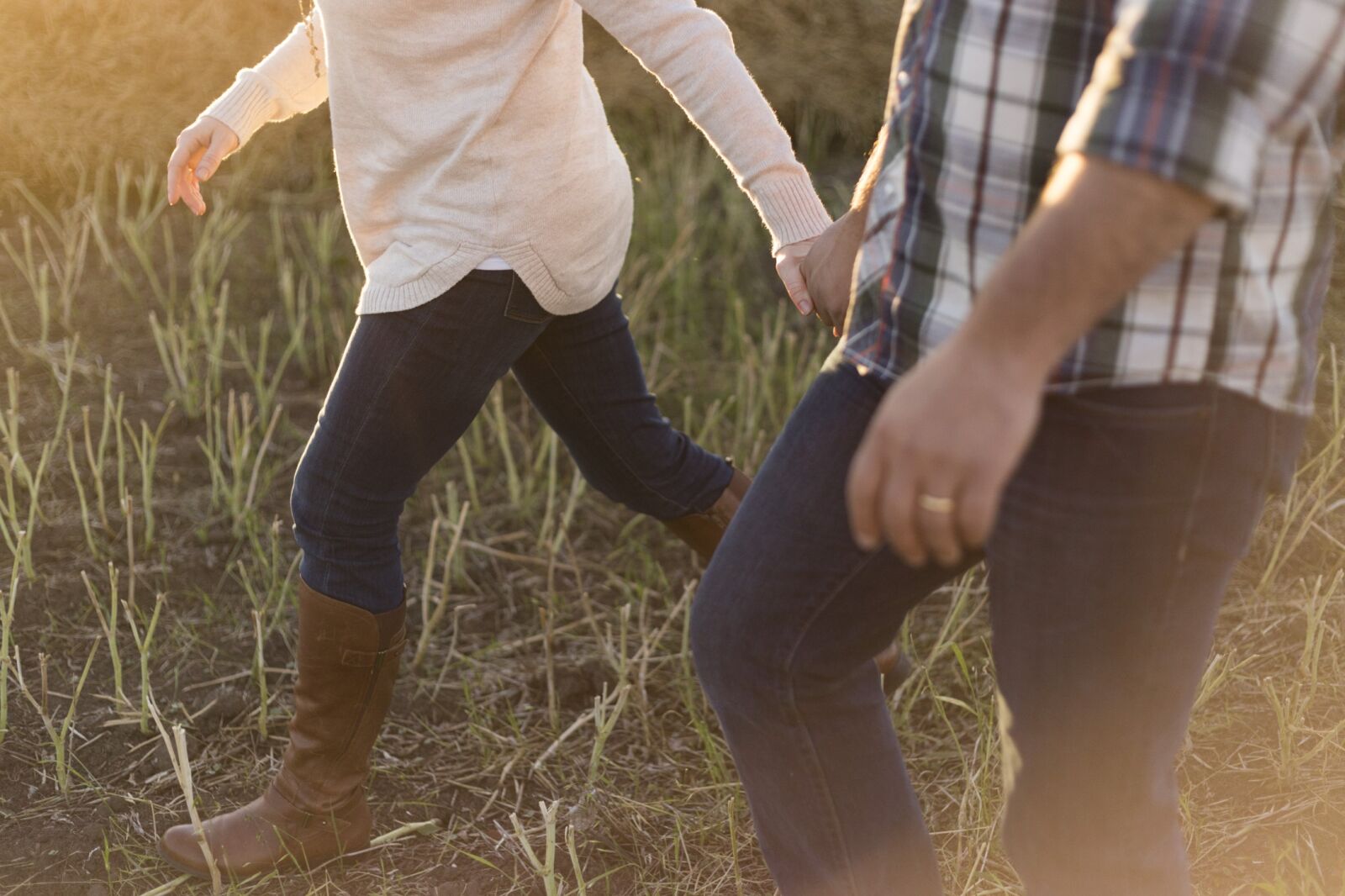 Canon EF 50mm F1.8 II sample photo. Adult, couple, walking photography