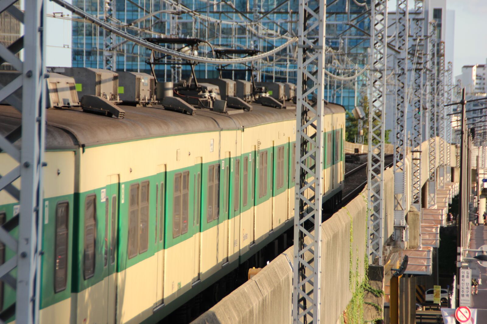 Canon EOS 600D (Rebel EOS T3i / EOS Kiss X5) sample photo. Train, subway, republic of photography