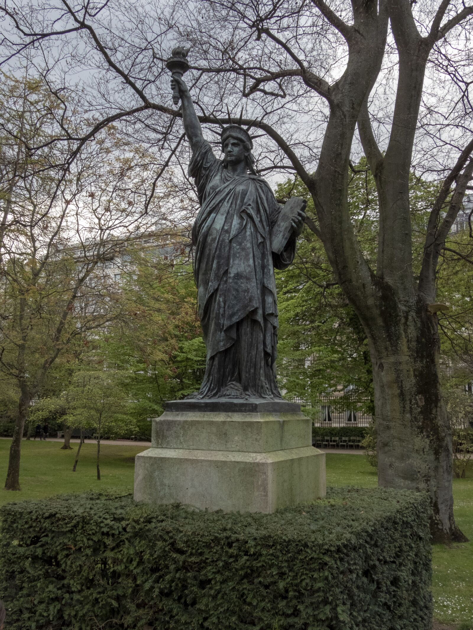 Nikon Coolpix P1000 sample photo. Jardin du luxembourg, paris photography