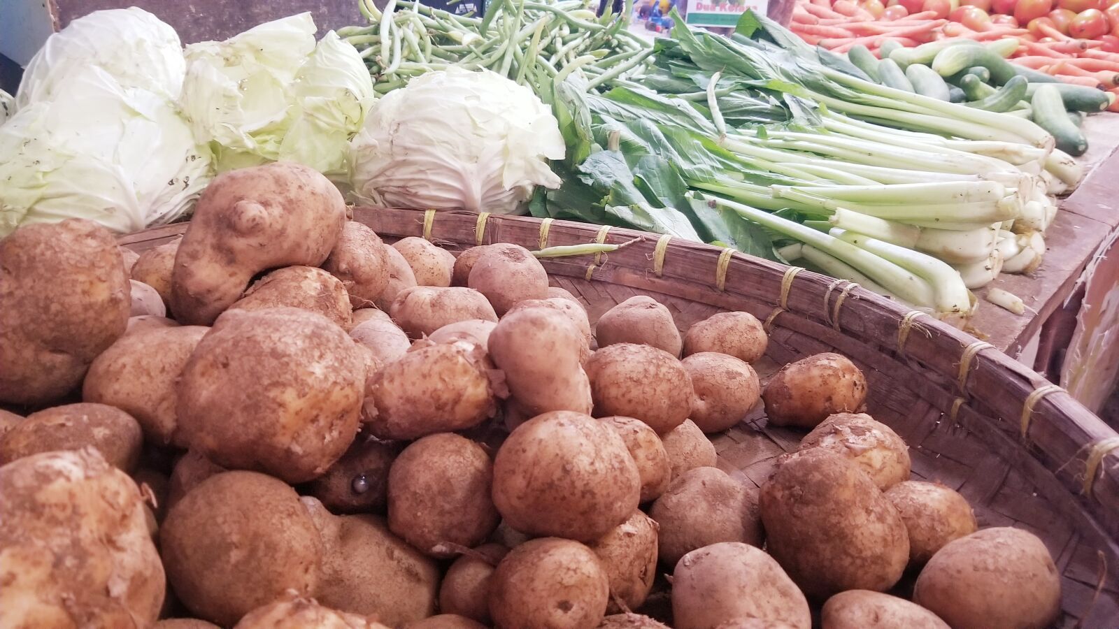 Samsung Galaxy S8+ sample photo. Vegetable, potatoes, mustard photography