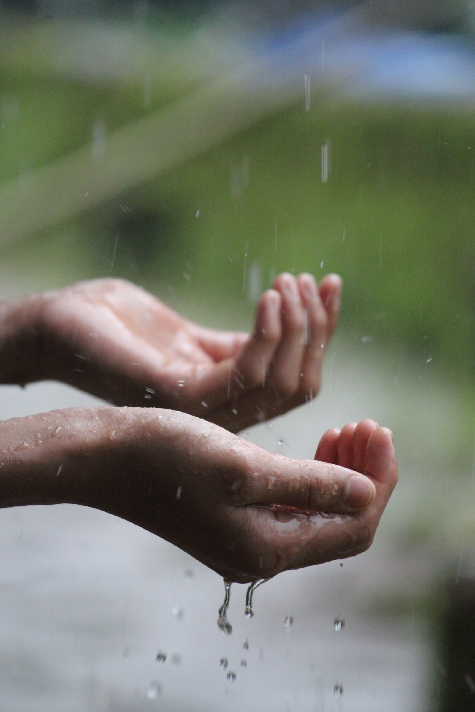 Canon EOS 1200D (EOS Rebel T5 / EOS Kiss X70 / EOS Hi) sample photo. People, rain, water photography