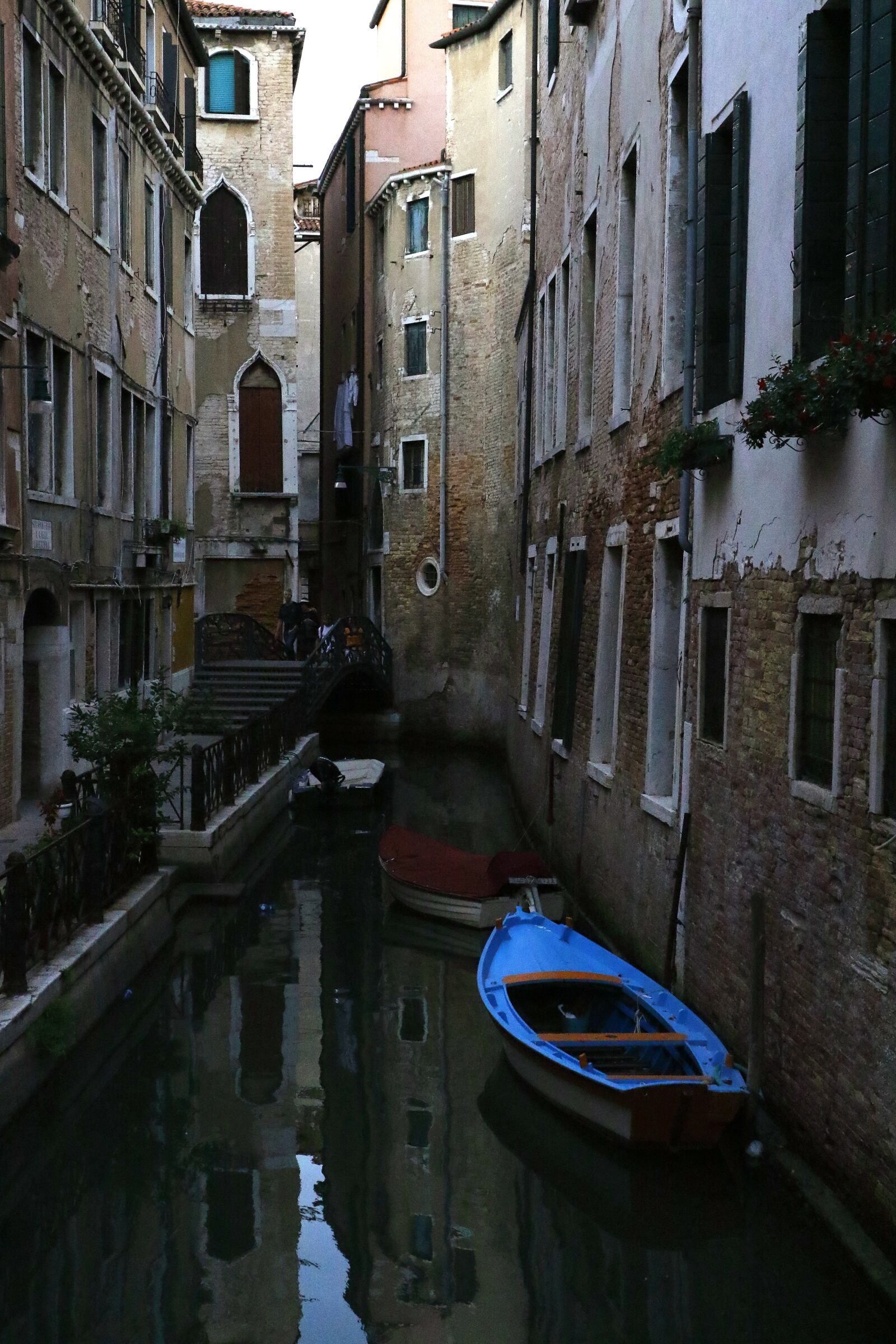 Canon EF 16-35mm F4L IS USM sample photo. Channel, atmosphere, boats photography