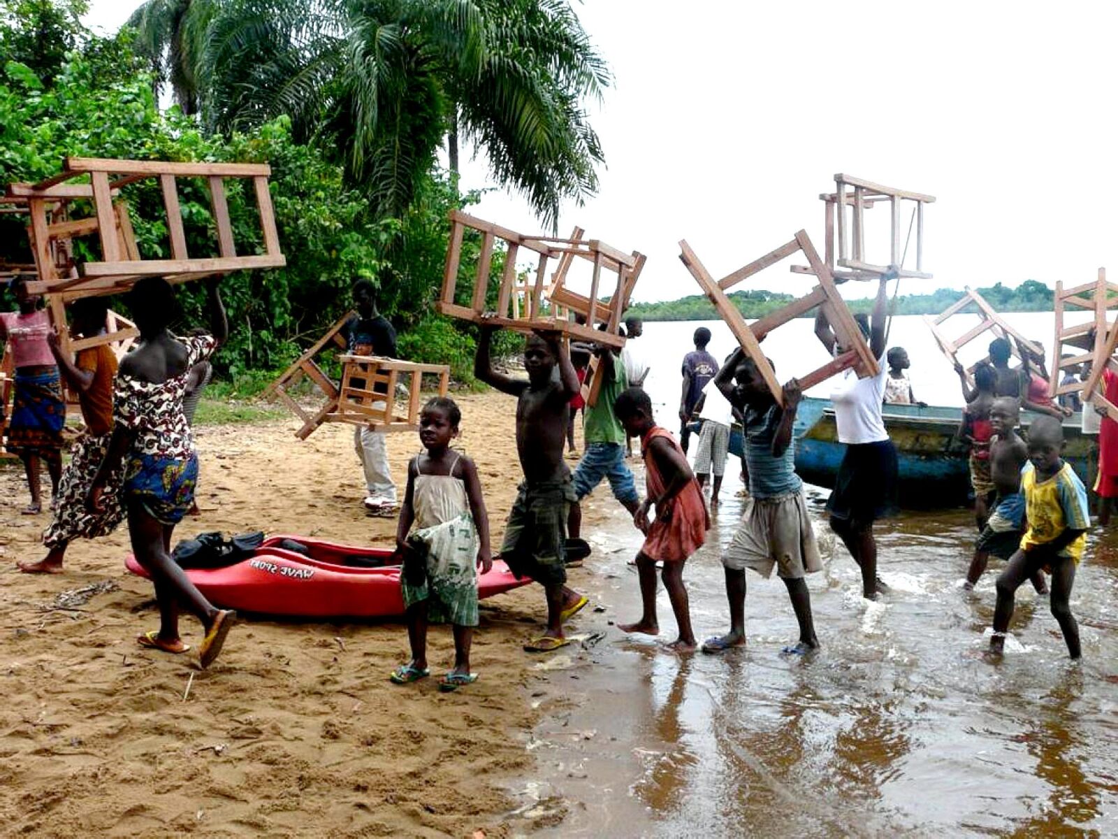Panasonic DMC-FZ18 sample photo. Carpenters, fisherman, peacekeepers, students photography