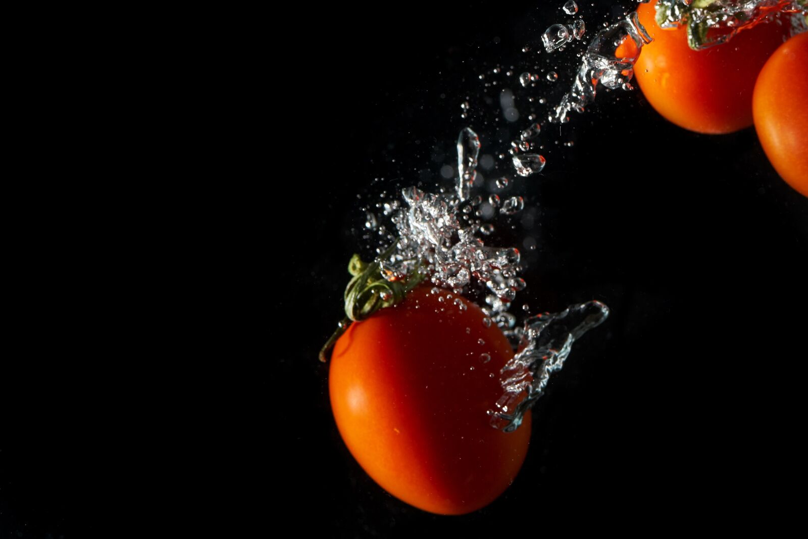 Sigma 85mm F1.4 DG HSM Art sample photo. Tomato, red, food photography