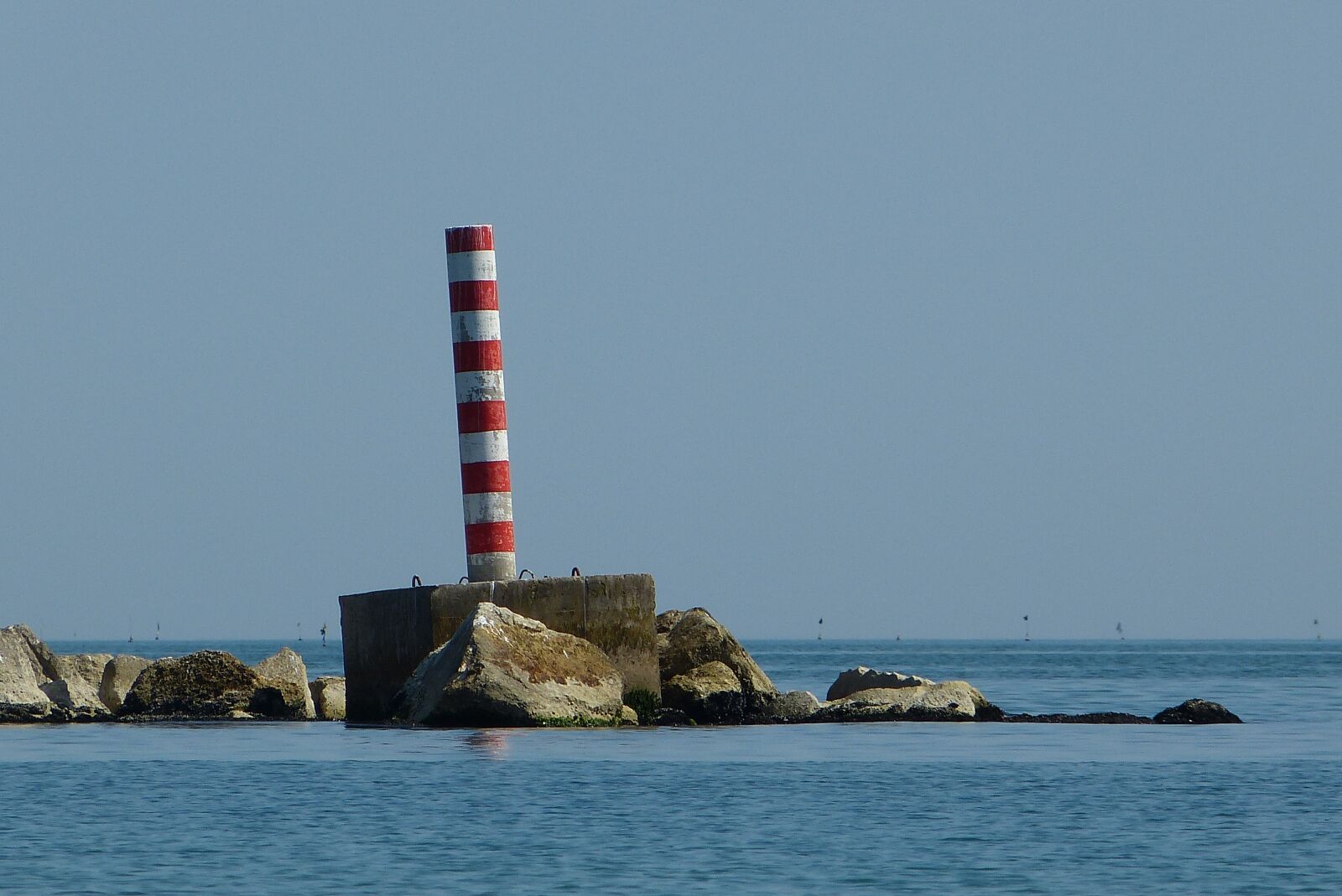Panasonic Lumix DMC-FZ150 sample photo. Sea, jadran, column photography