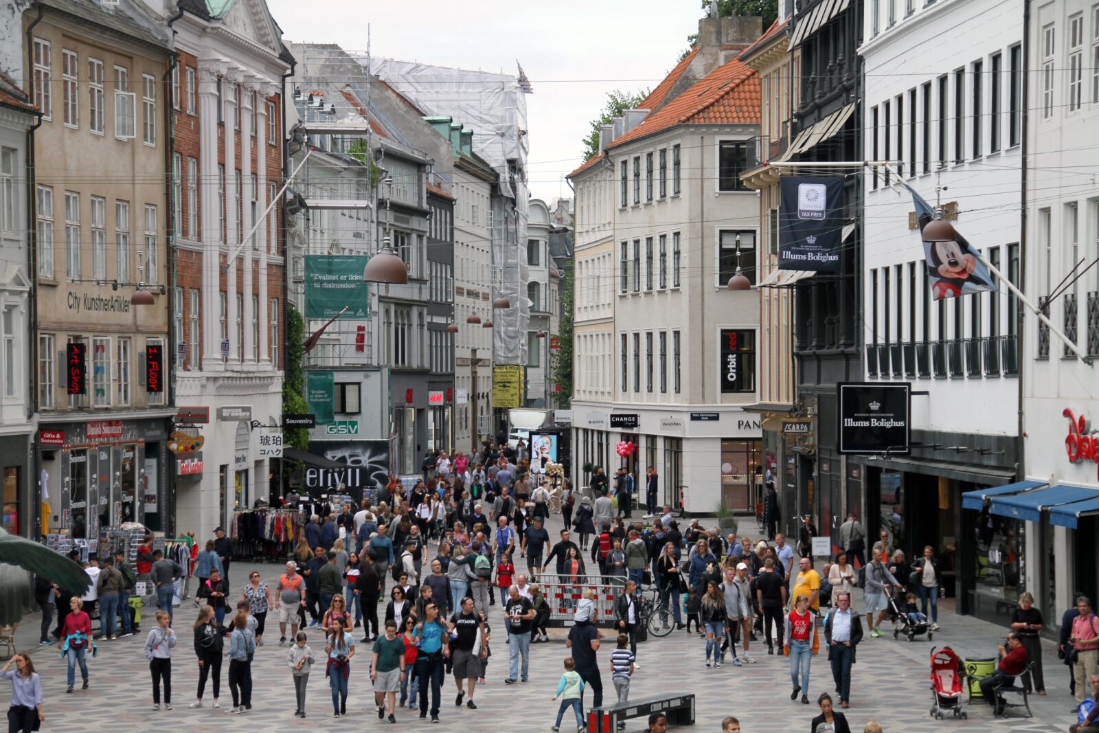 Canon EOS 7D sample photo. Copenhagen, shopping area, architecture photography