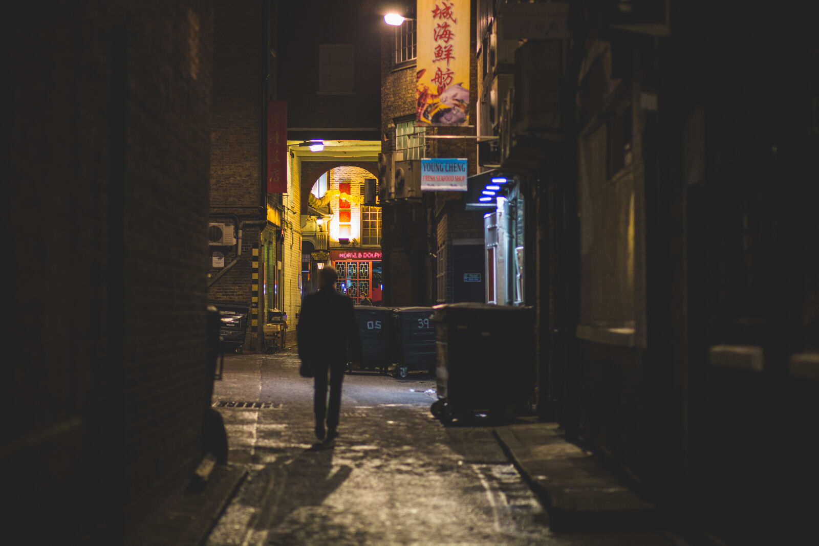 Canon EF 85mm F1.8 USM sample photo. Chinatown, city, man, walking photography