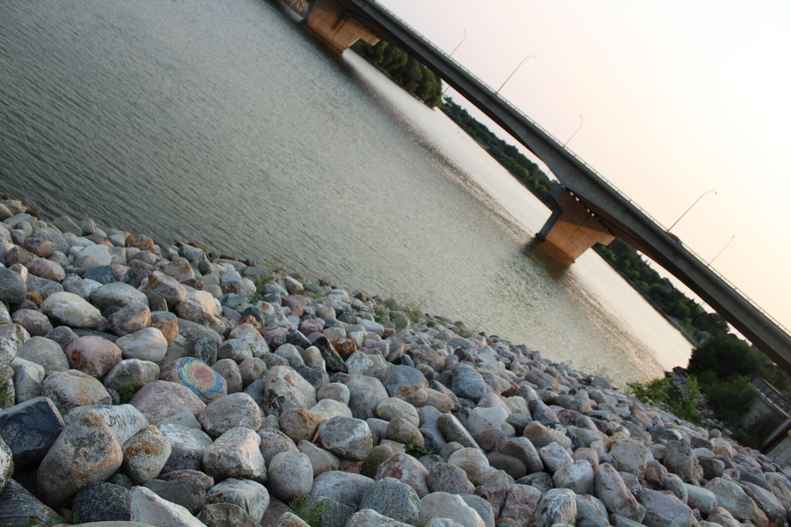 Canon EOS 1300D (EOS Rebel T6 / EOS Kiss X80) sample photo. Sunset, river side, bridges photography