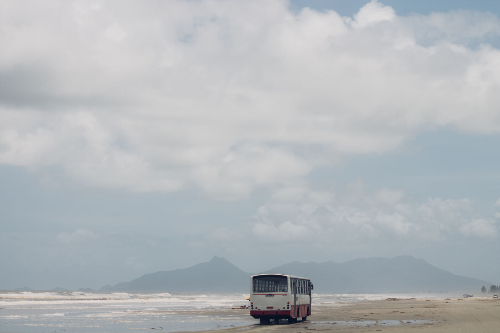 Canon EF 50mm F1.8 II sample photo. Beach, bus, old, bus photography