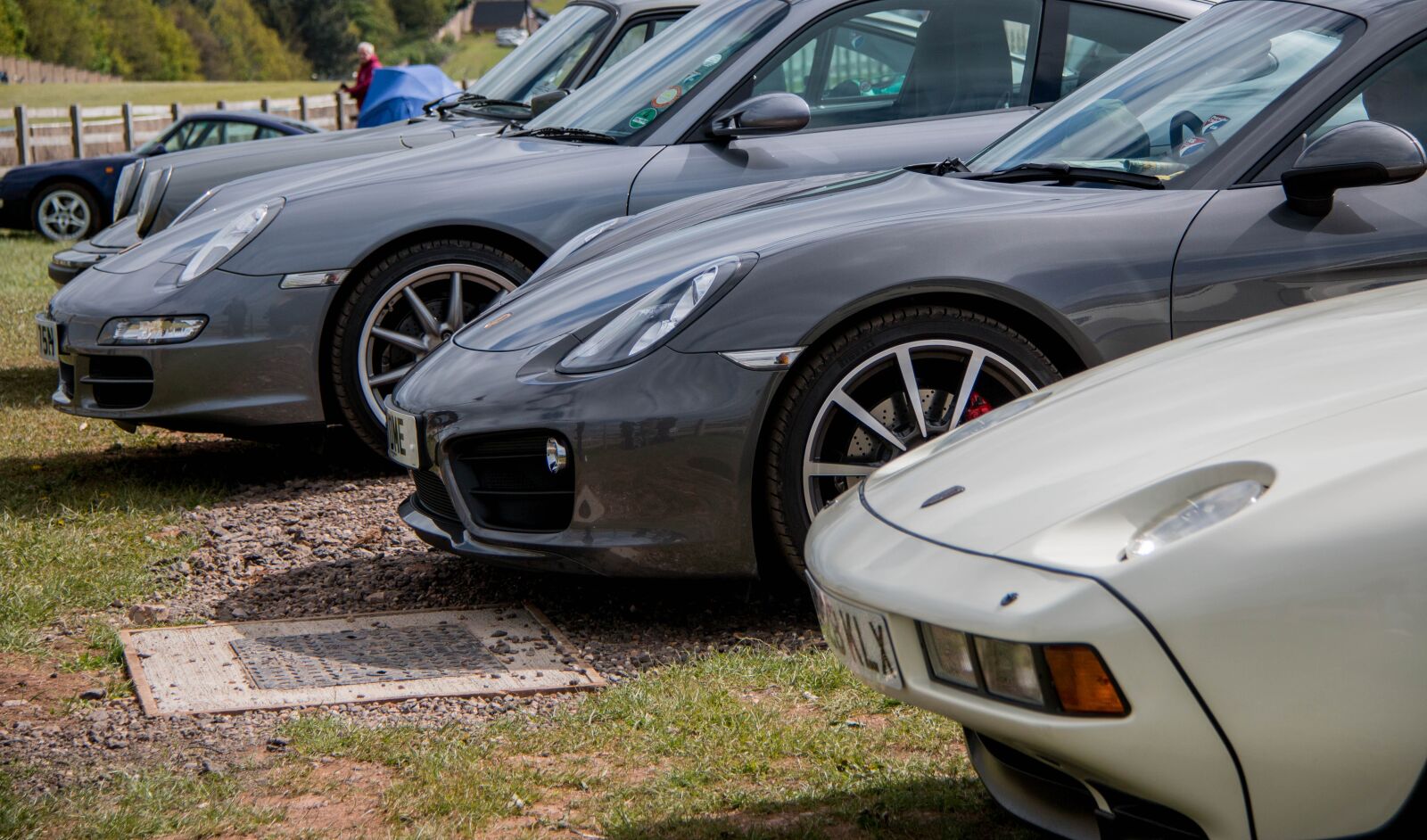 Canon EF-S 18-200mm F3.5-5.6 IS sample photo. Porsche, 911, cayman photography