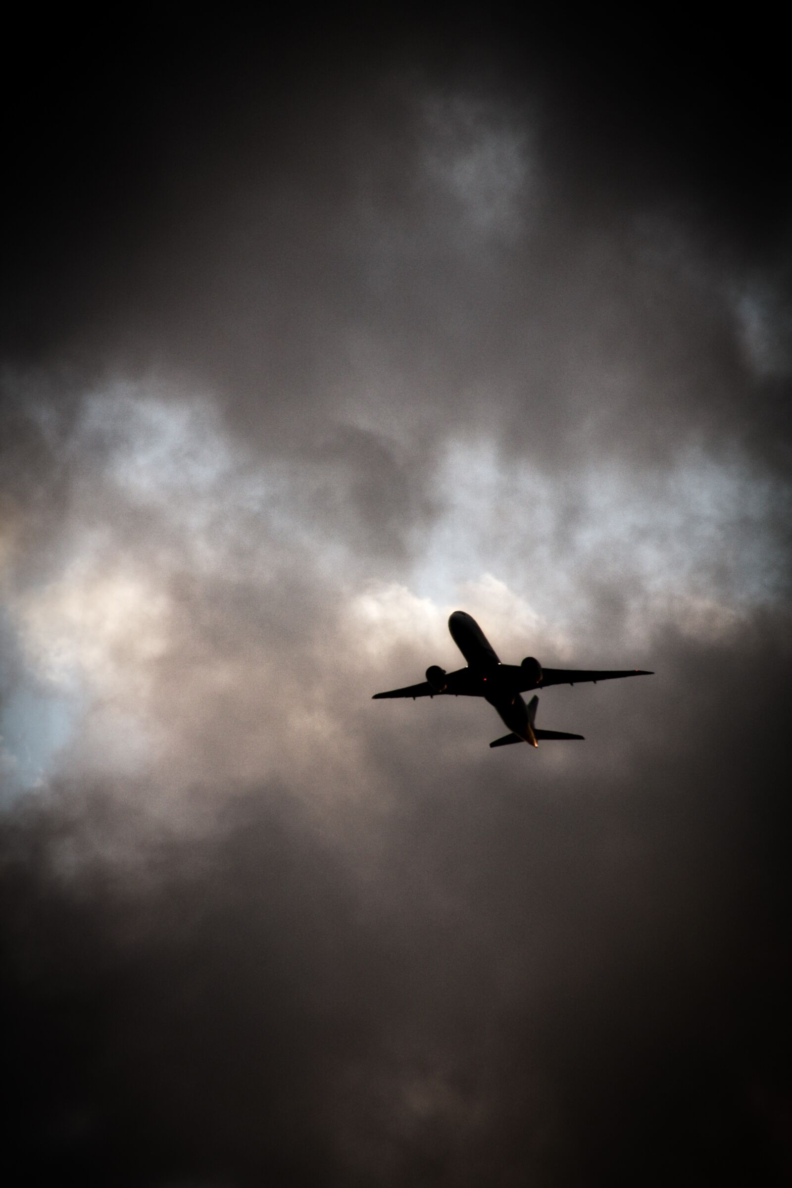 Canon EOS 450D (EOS Rebel XSi / EOS Kiss X2) sample photo. Aircraft, clouds, travel photography