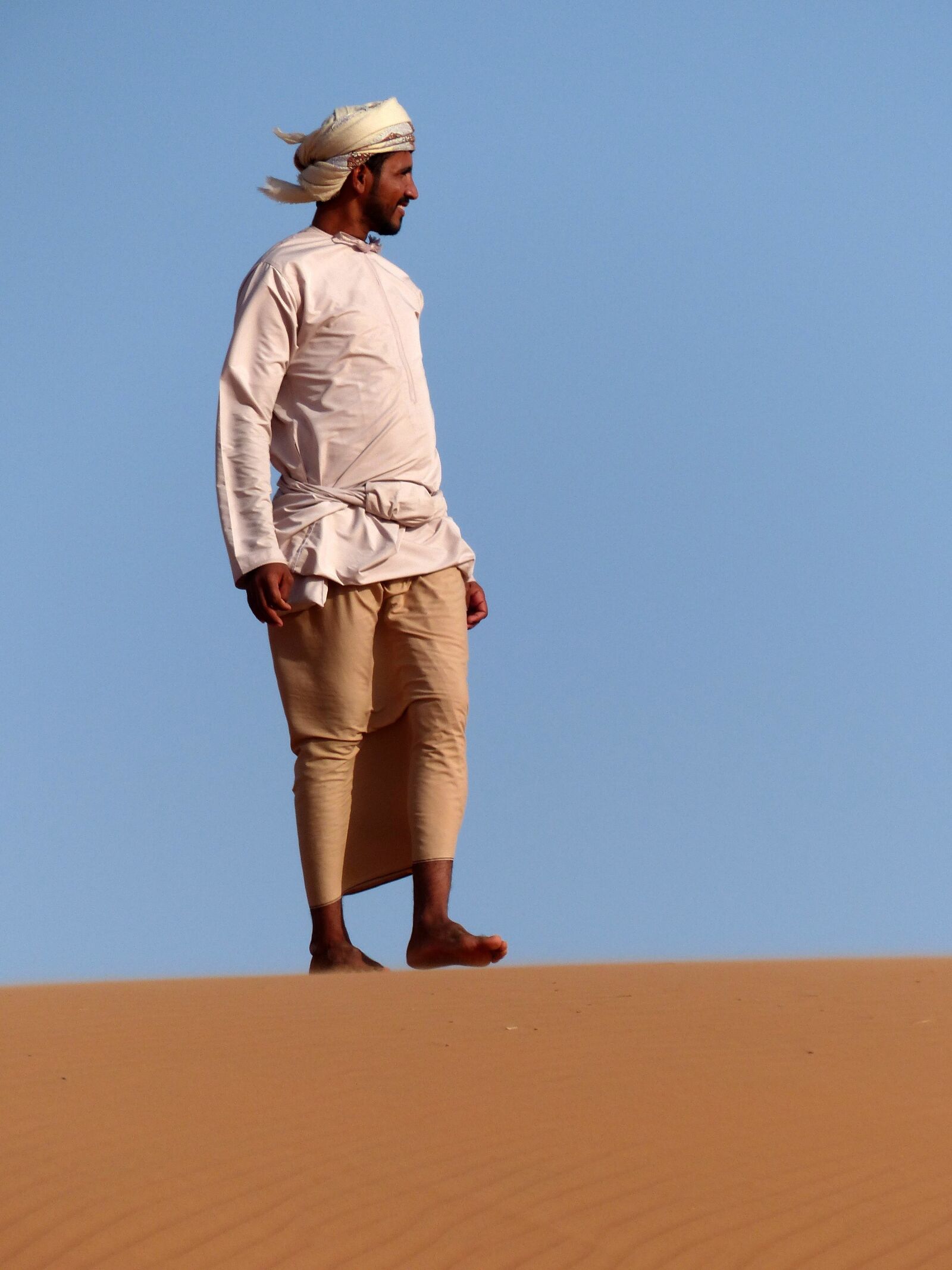 Panasonic Lumix DMC-FZ200 sample photo. Dune, sand, man photography