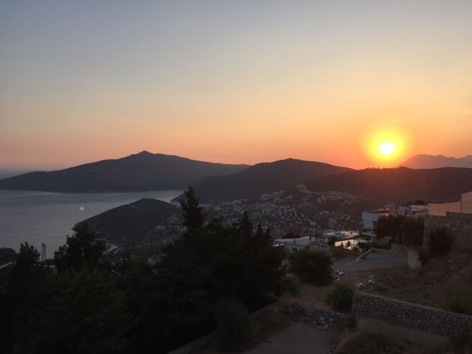 iPhone 6 back camera 4.15mm f/2.2 sample photo. Sun, sunset, light photography