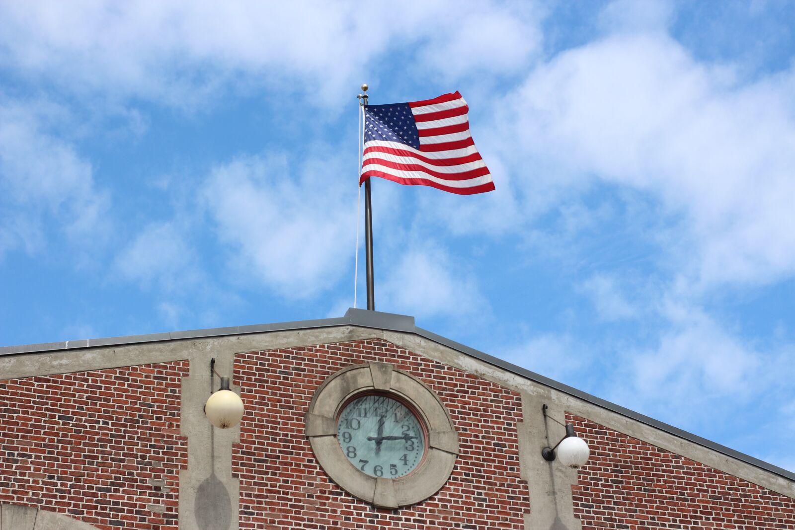 Canon EOS 700D (EOS Rebel T5i / EOS Kiss X7i) sample photo. American flag, clocktower, clock photography
