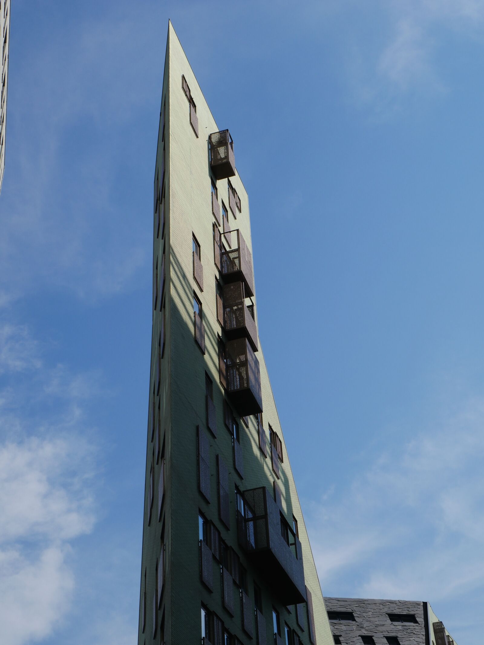 Panasonic Lumix DMC-G7 sample photo. Architecture, corner, apartment photography