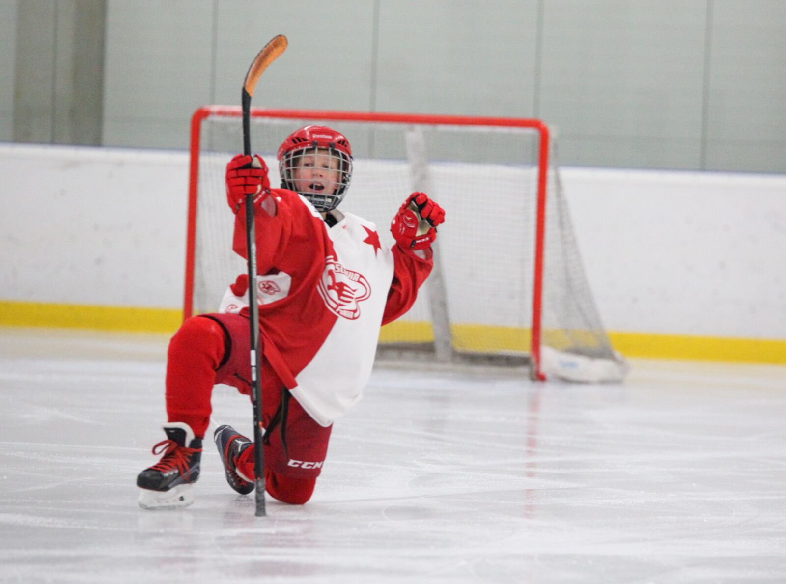 Canon EOS 5D Mark II sample photo. Hockey, slavia, skater photography
