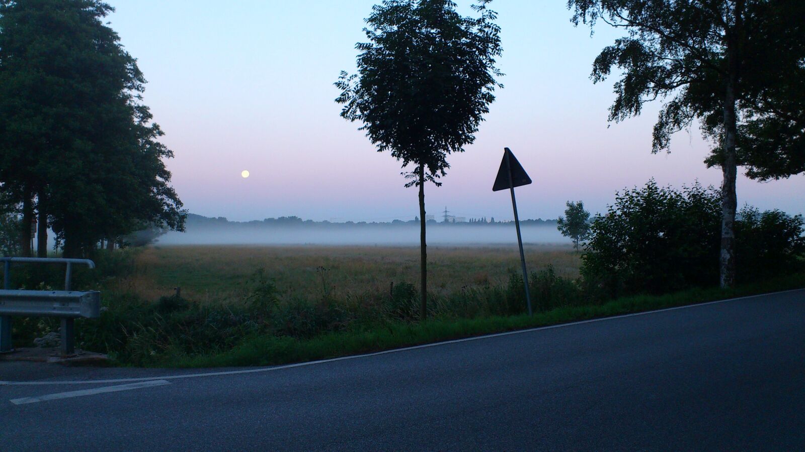 Sony Ericsson Xperia arc S sample photo. Moon, twilight, contrast photography