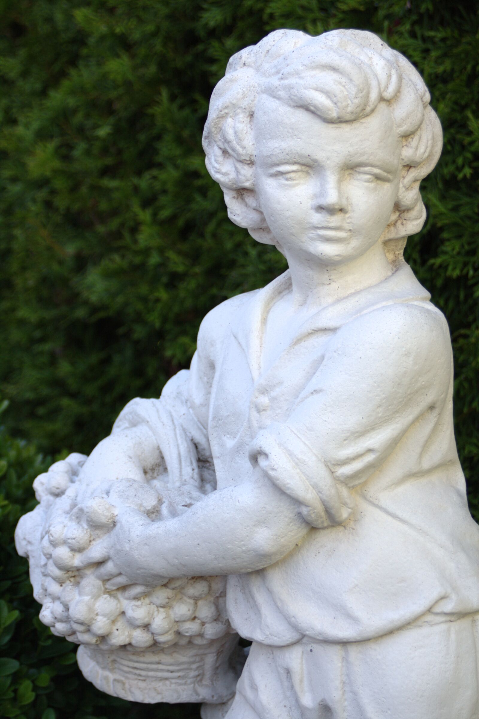 Canon EOS 400D (EOS Digital Rebel XTi / EOS Kiss Digital X) sample photo. Statue, stone figure, garden photography