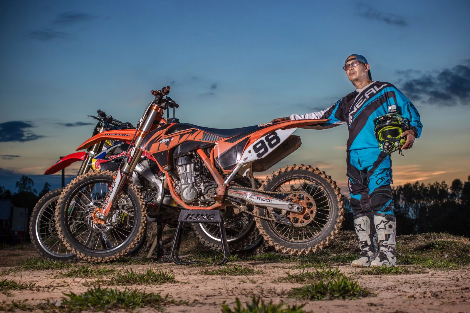 Canon EOS 7D Mark II + Canon EF 35mm F2 sample photo. Moto, racer, motocross photography