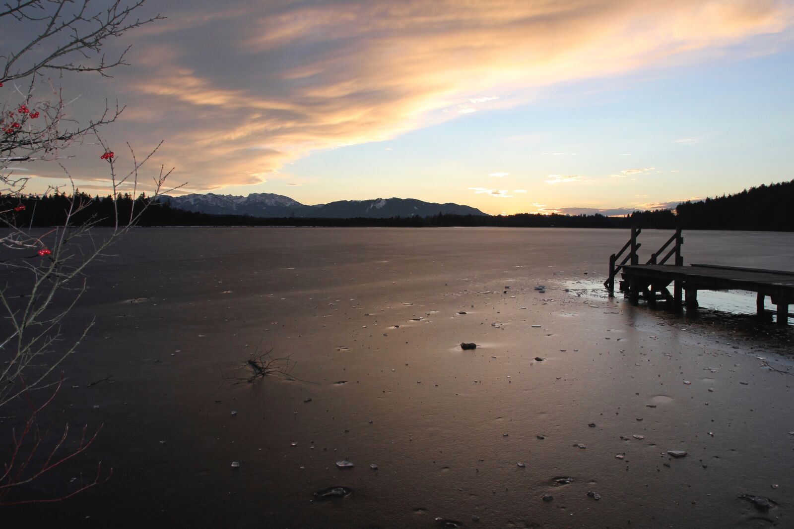 Canon EOS 550D (EOS Rebel T2i / EOS Kiss X4) sample photo. Lake, mood, water photography