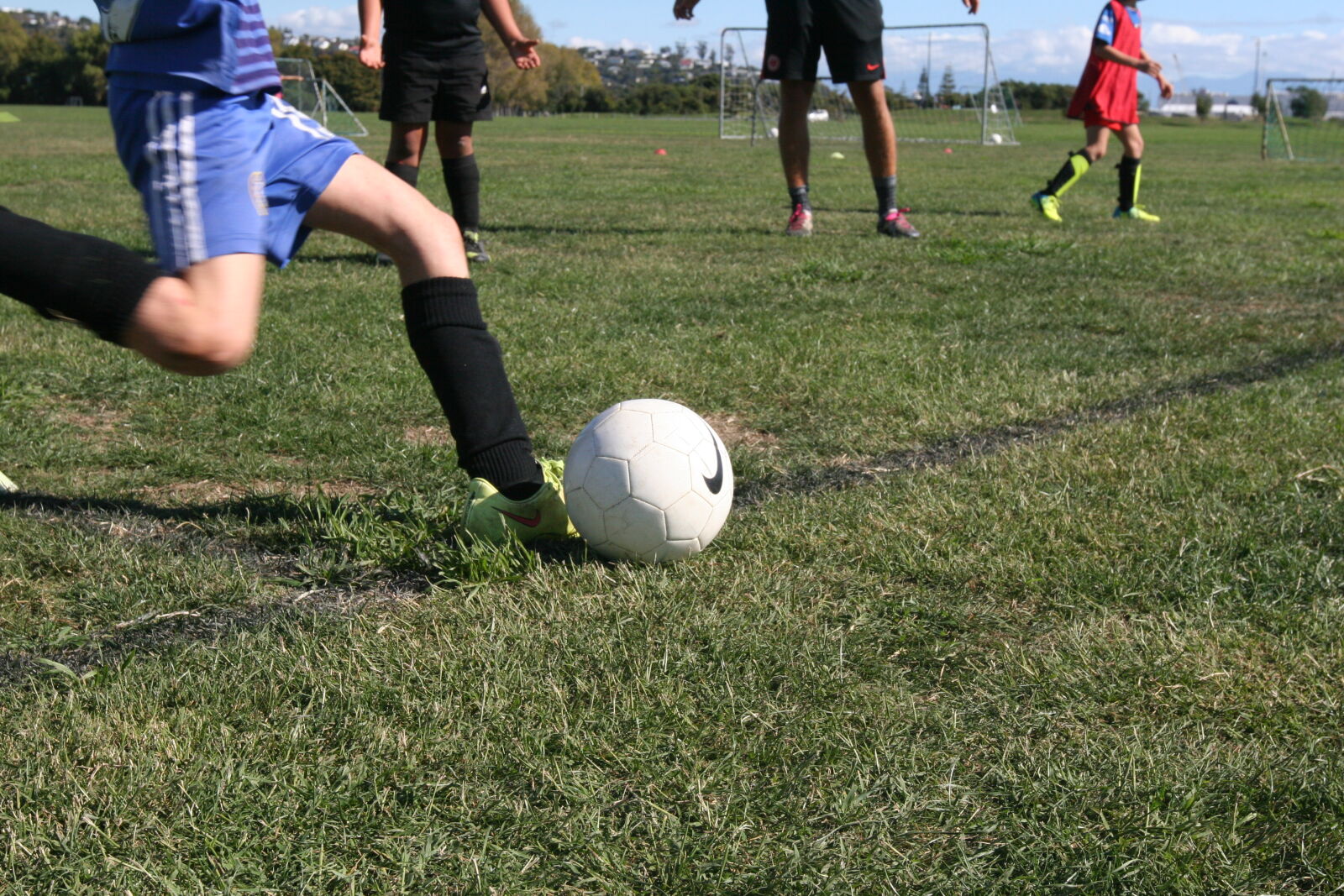 Canon EOS 20D sample photo. Fast, football, football, boots photography