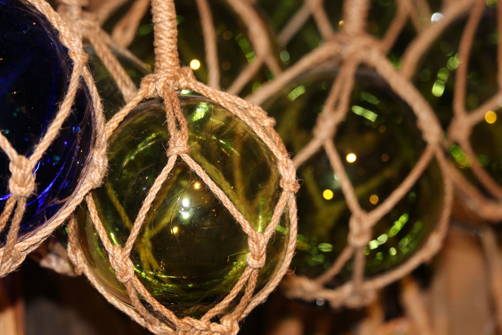 Canon EF-S 55-250mm F4-5.6 IS STM sample photo. Maritime, glaskugeln, maritime decoration photography