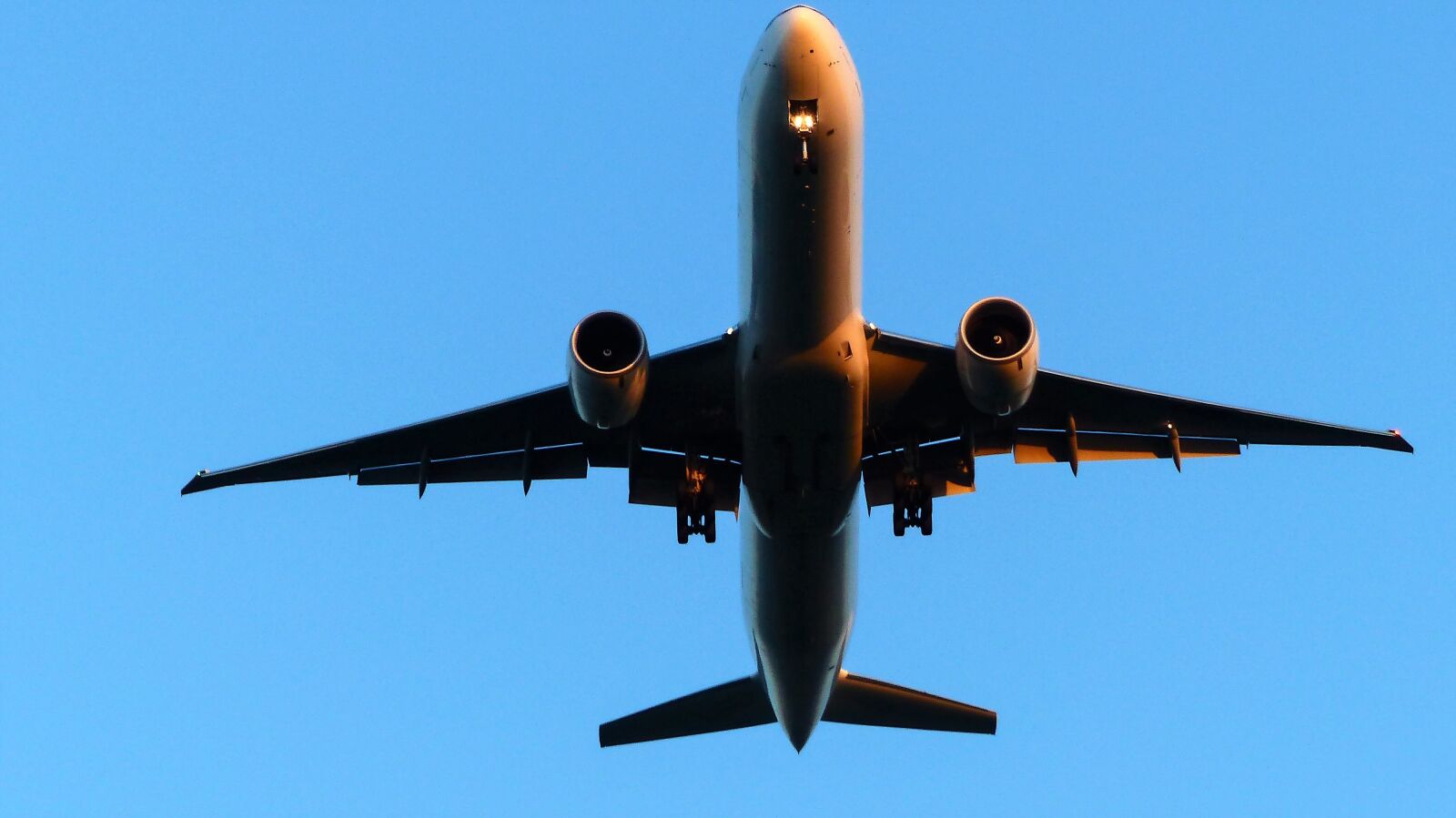 Panasonic Lumix DMC-FZ200 sample photo. Transport, aircraft, travel photography