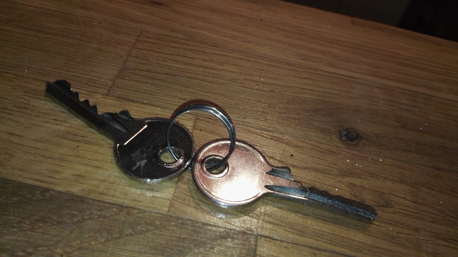 HUAWEI P8 sample photo. Keys, keychain, ring photography