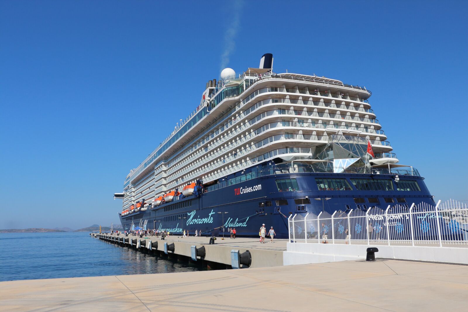 Canon EOS 700D (EOS Rebel T5i / EOS Kiss X7i) sample photo. Cruise ship, my ship photography
