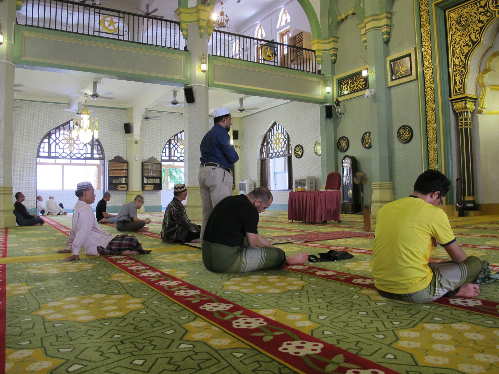 Canon PowerShot G12 sample photo. Muslim, waiting, for, prayer photography