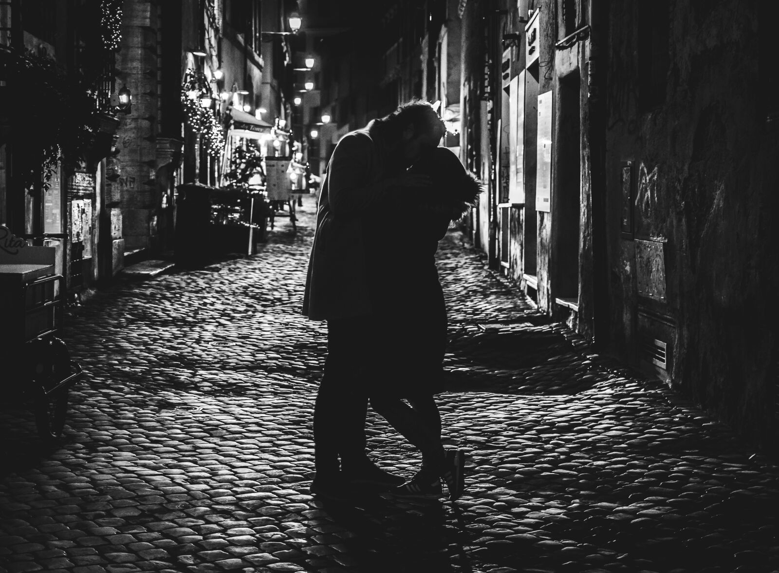 Fujifilm X100F sample photo. People, street, monochrome photography