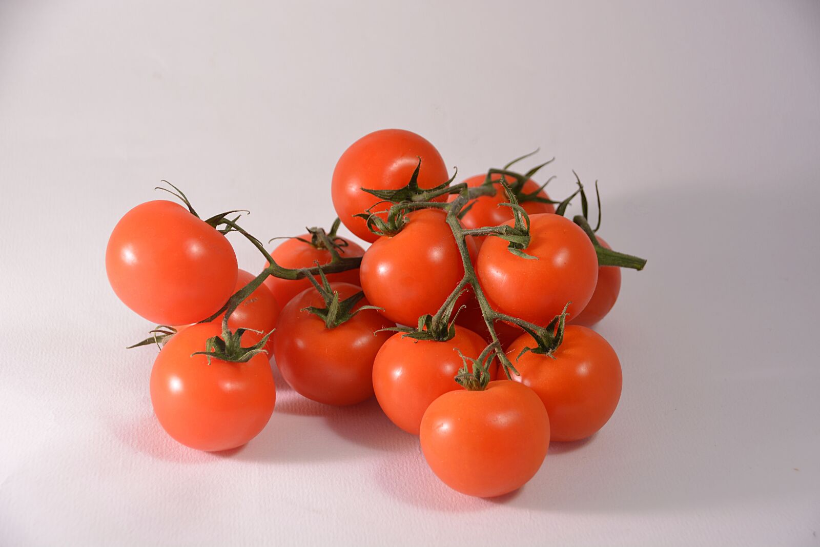 Nikon D5200 sample photo. Tomatoes, red, eating photography