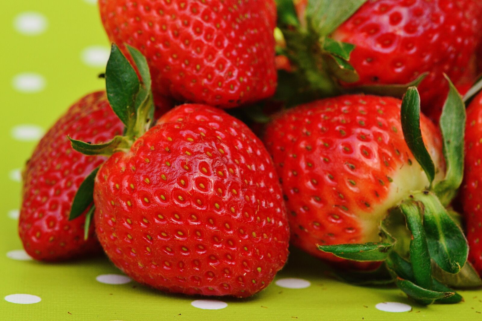 Nikon D3200 sample photo. Strawberries, fruit, close up photography