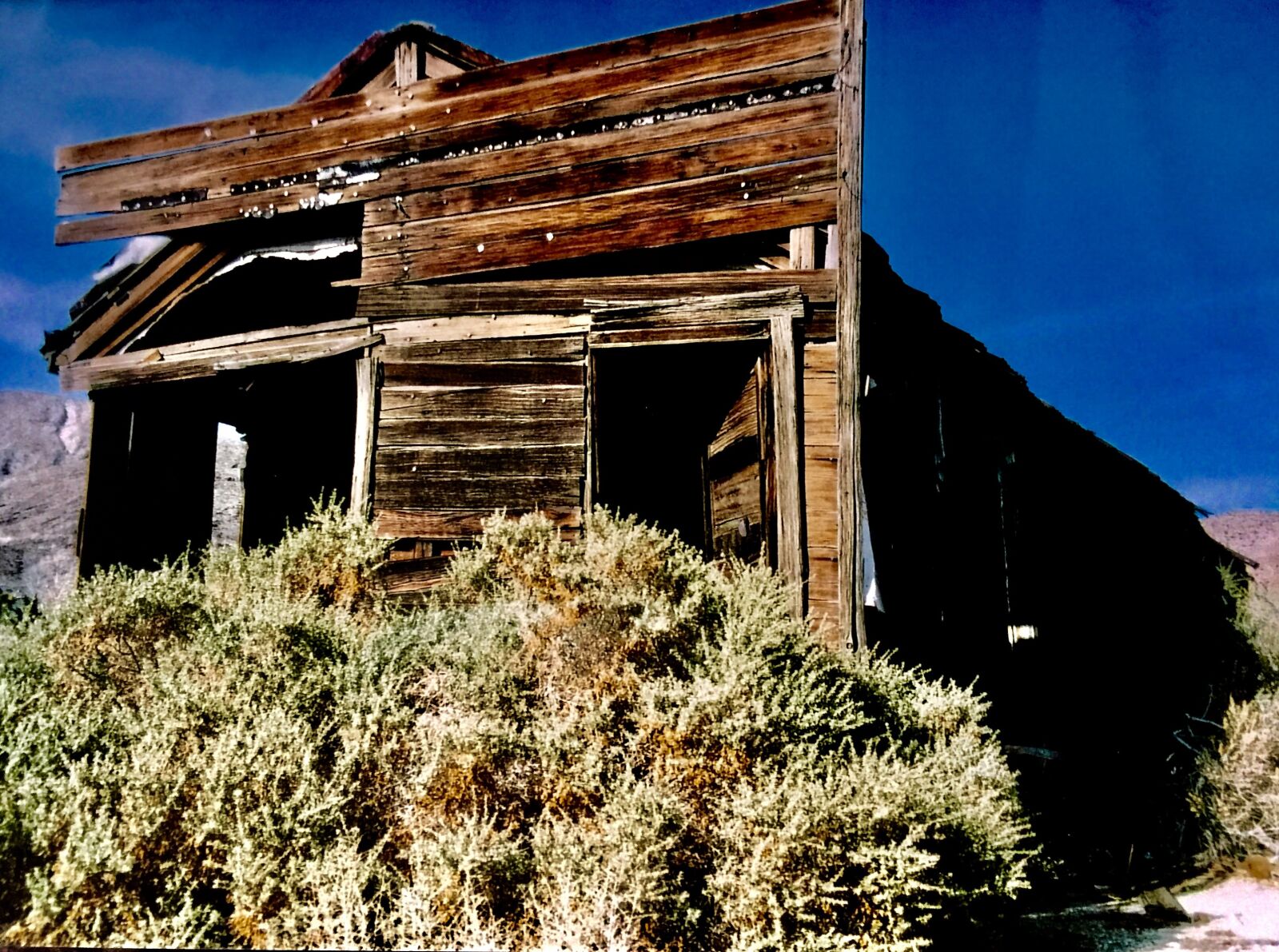 iPhone 6 back camera 4.15mm f/2.2 sample photo. Wild west, ghost town photography
