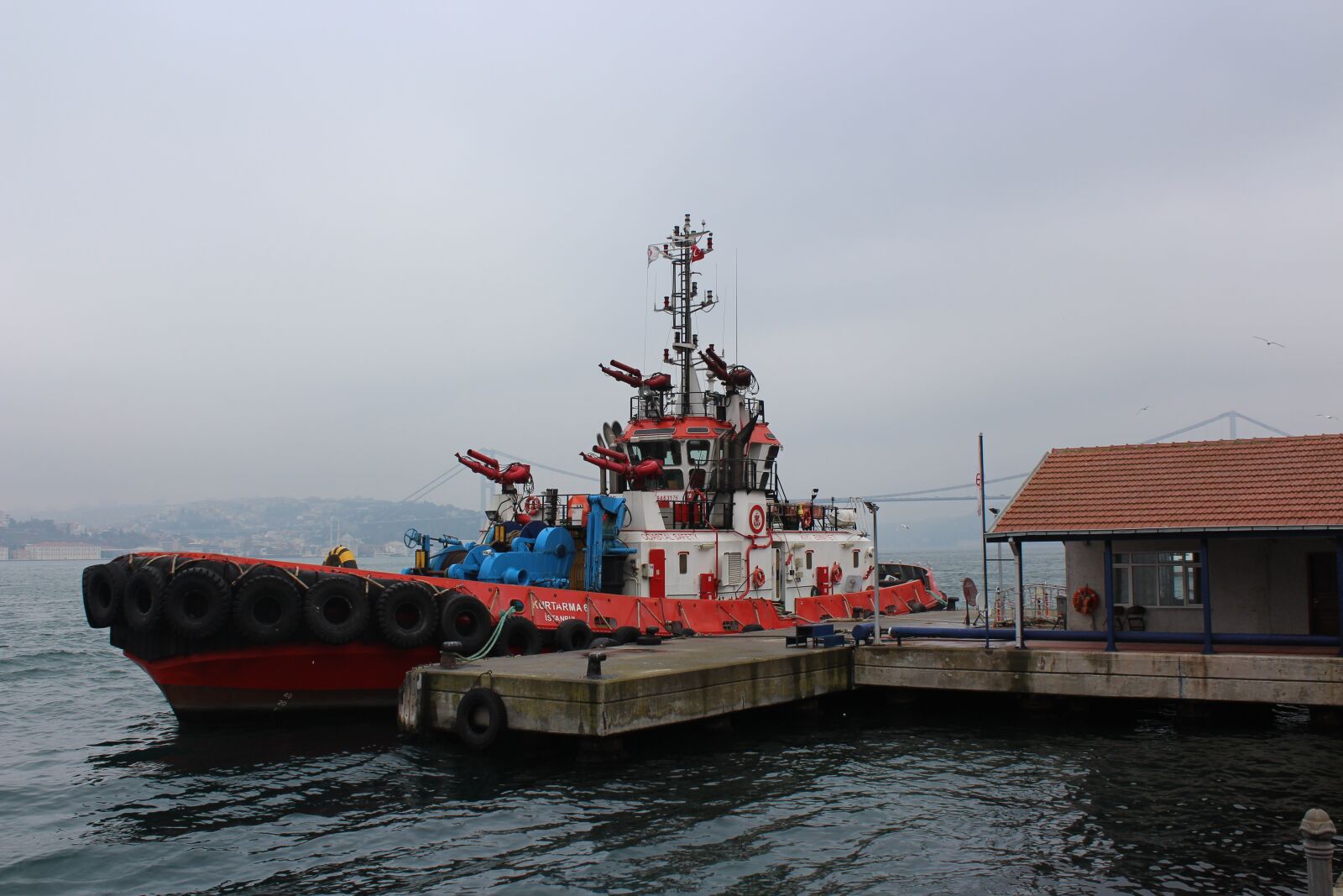 Canon EOS 650D (EOS Rebel T4i / EOS Kiss X6i) sample photo. Fire ship, port, throat photography