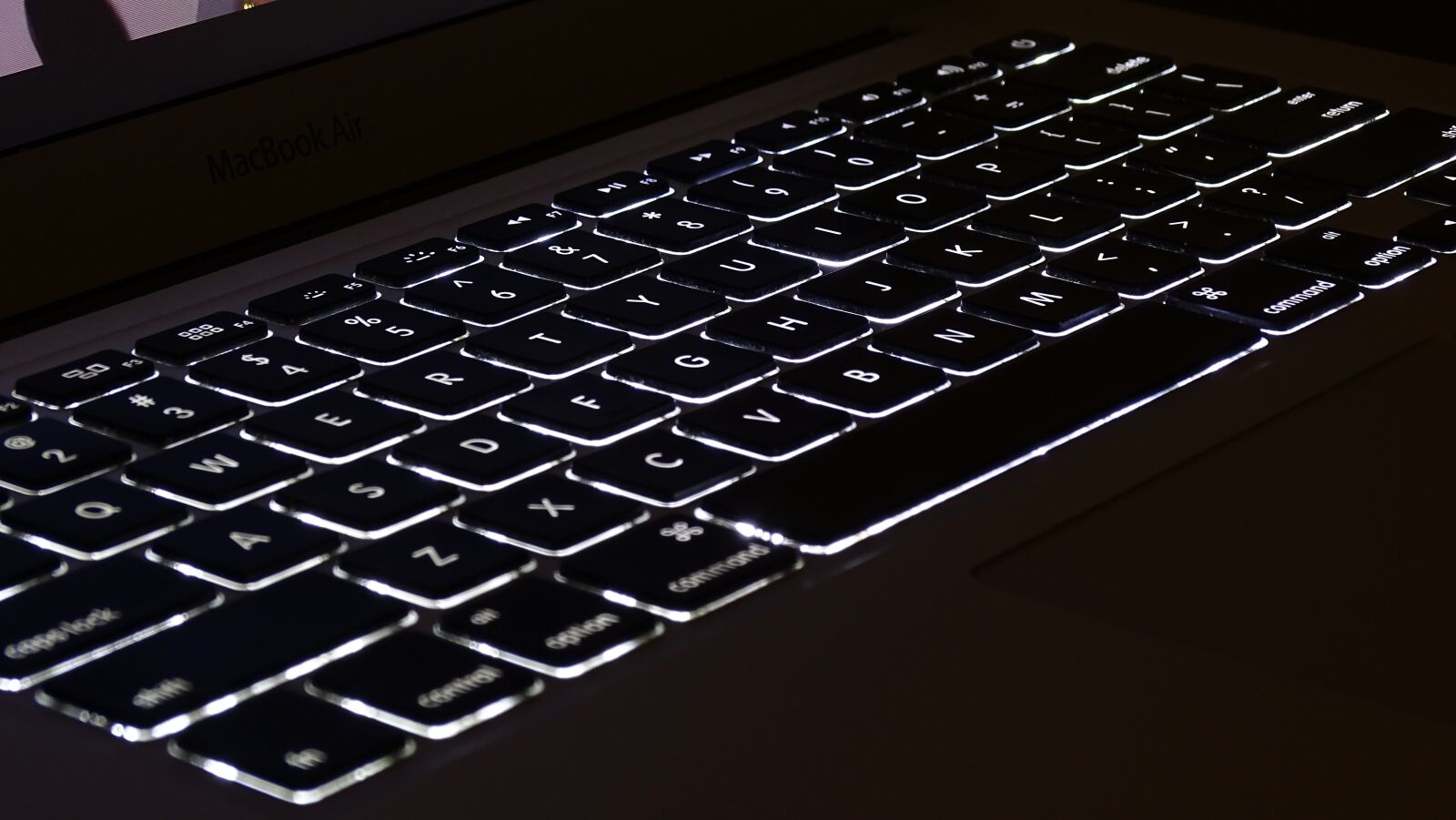 Sony Cyber-shot DSC-HX400V sample photo. Macbook, keyboard, laptop photography