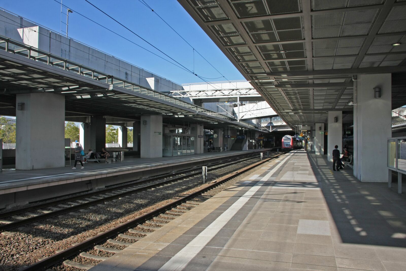 Canon EOS 40D sample photo. Railway station, platform, railway photography