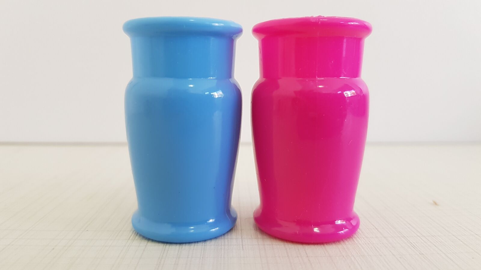 Samsung Galaxy S8+ sample photo. Container, bottle, color photography