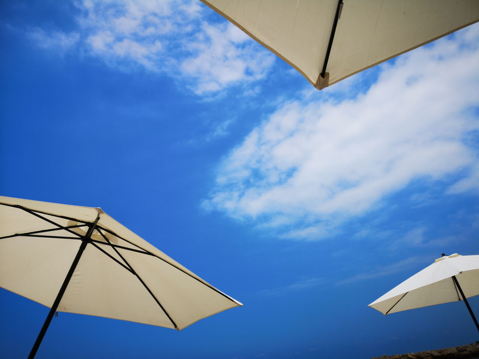 HUAWEI CLT-L29 sample photo. Umbrella, sky, bleu photography