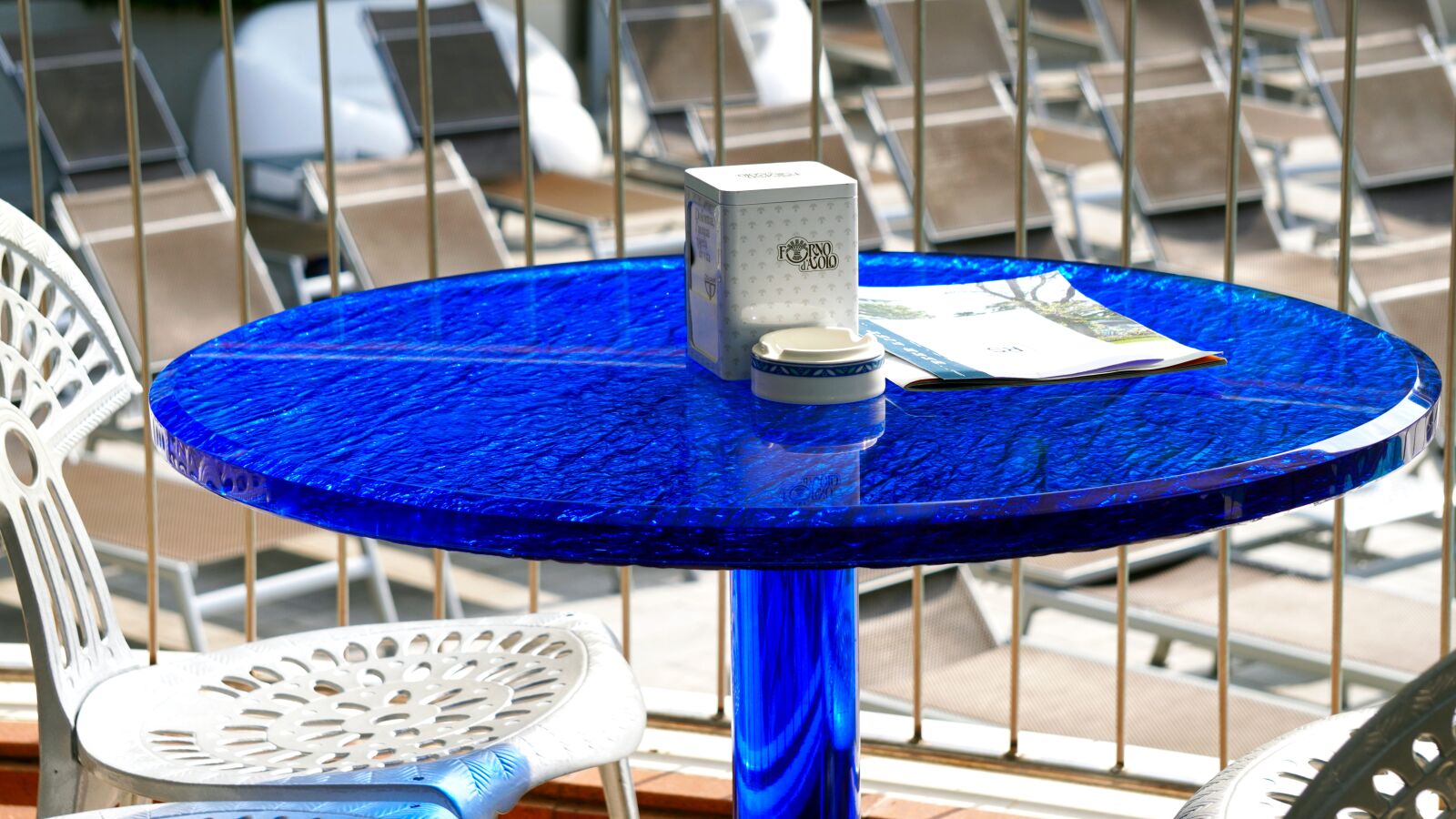 Sony E 55-210mm F4.5-6.3 OSS sample photo. Bar, beach bar, table photography