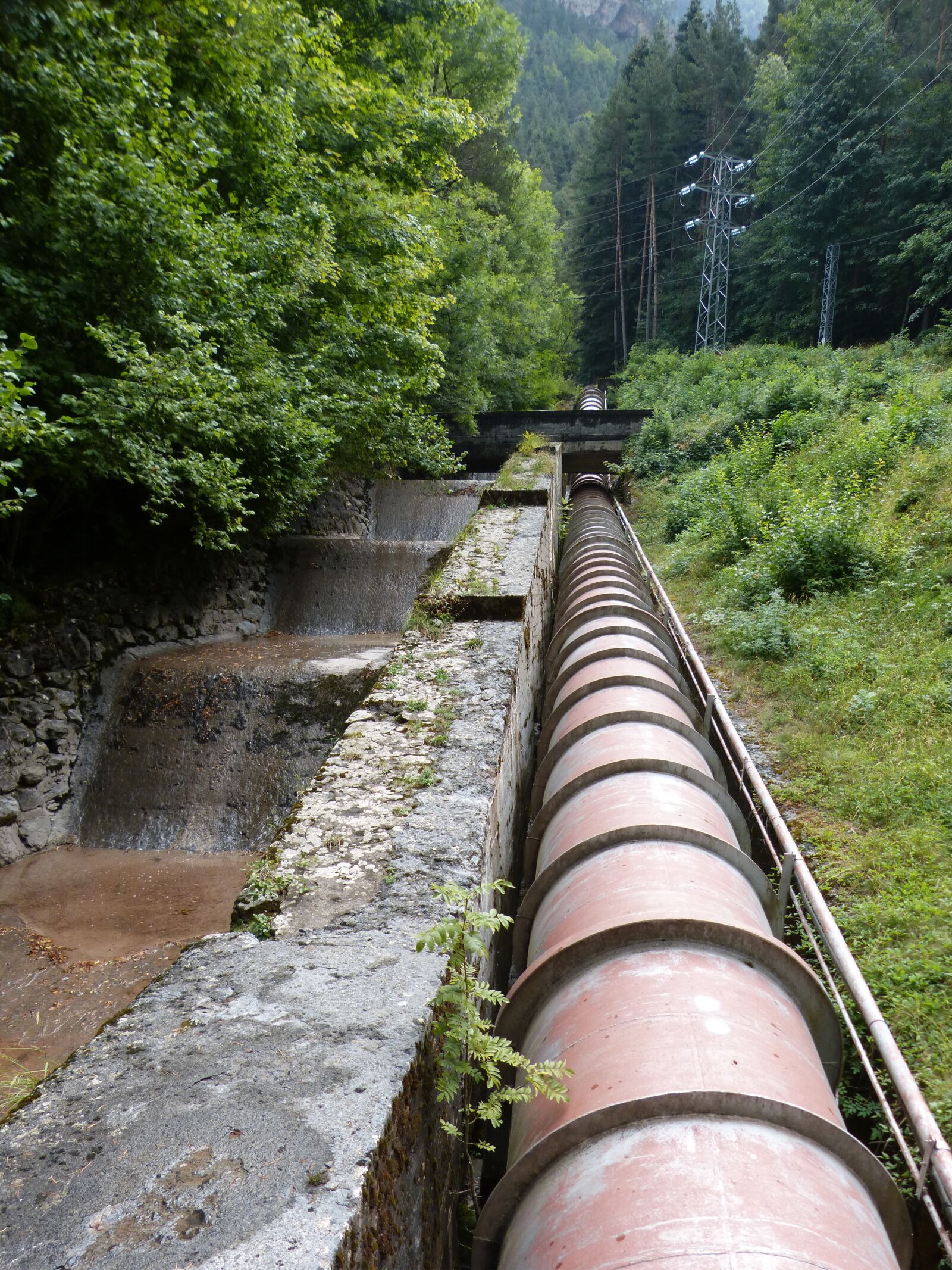 Panasonic DMC-FZ62 sample photo. Water, pipe, driving photography