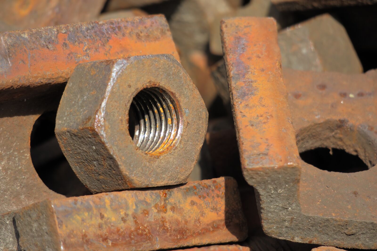 Canon PowerShot G3 X sample photo. Screw, thread, railway photography
