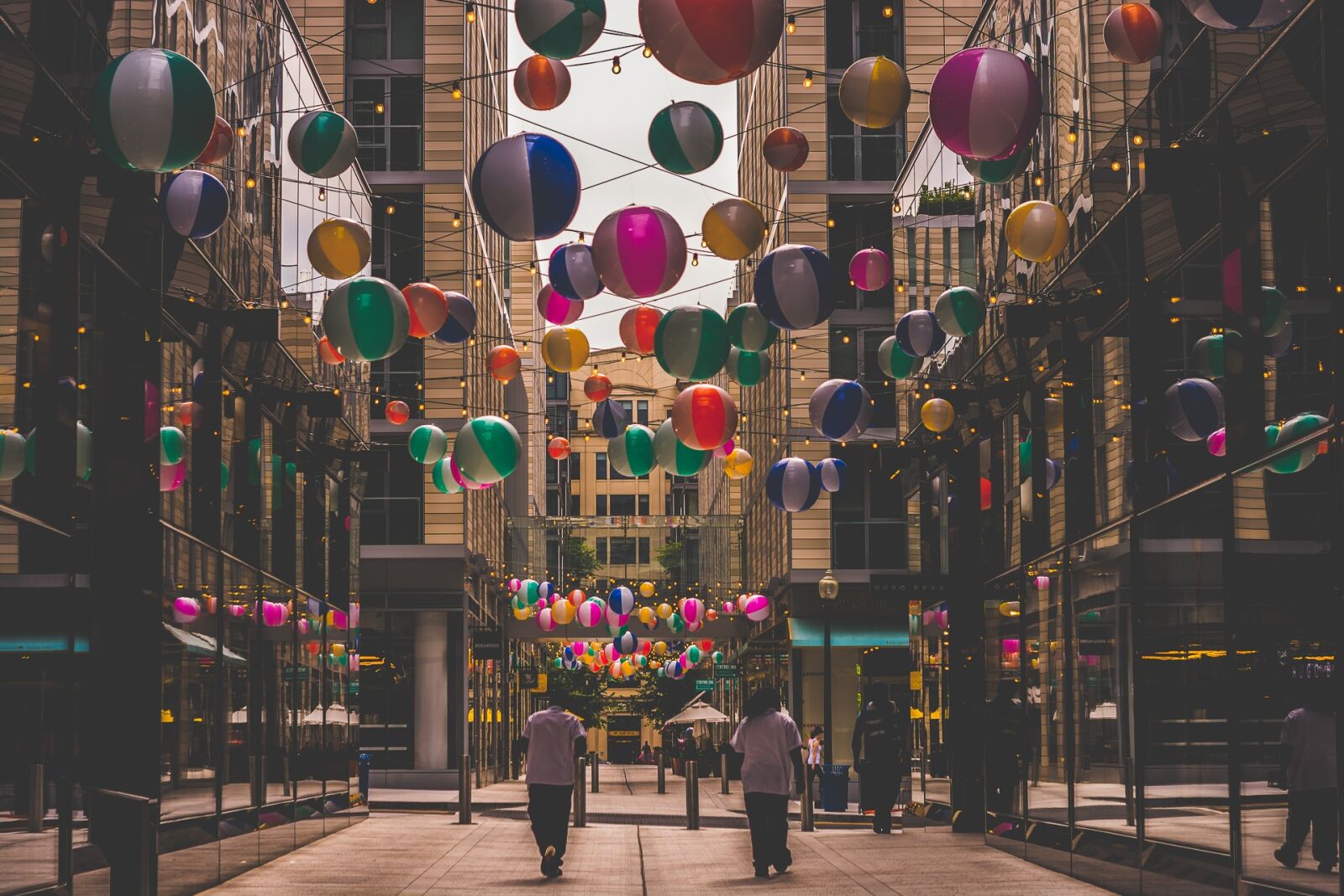 Nikon D7100 sample photo. Balloons, city, downtown photography